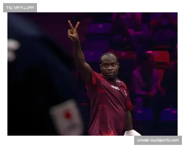 非洲冠军阿鲁纳的日常：在拉各斯拥堵的交通中奔赴训练馆